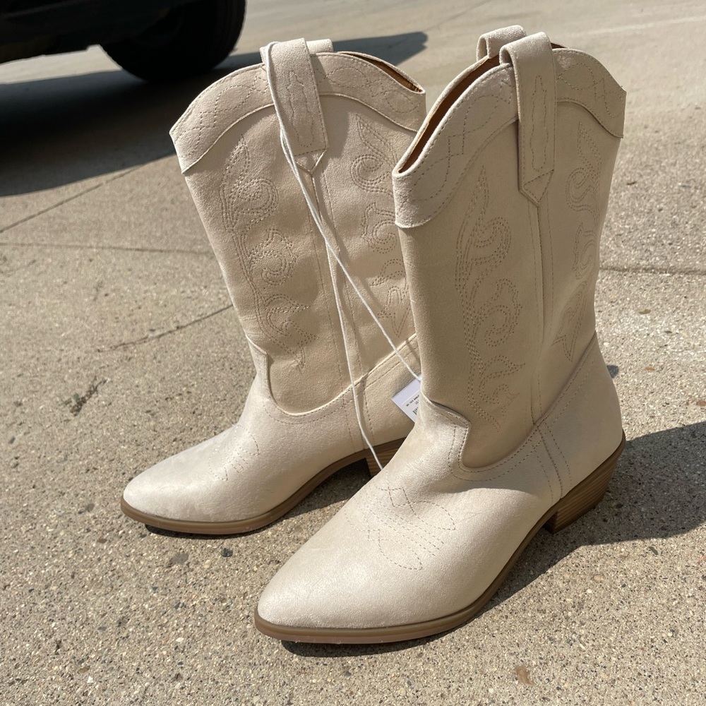Beige American Eagle Size 7 Boots